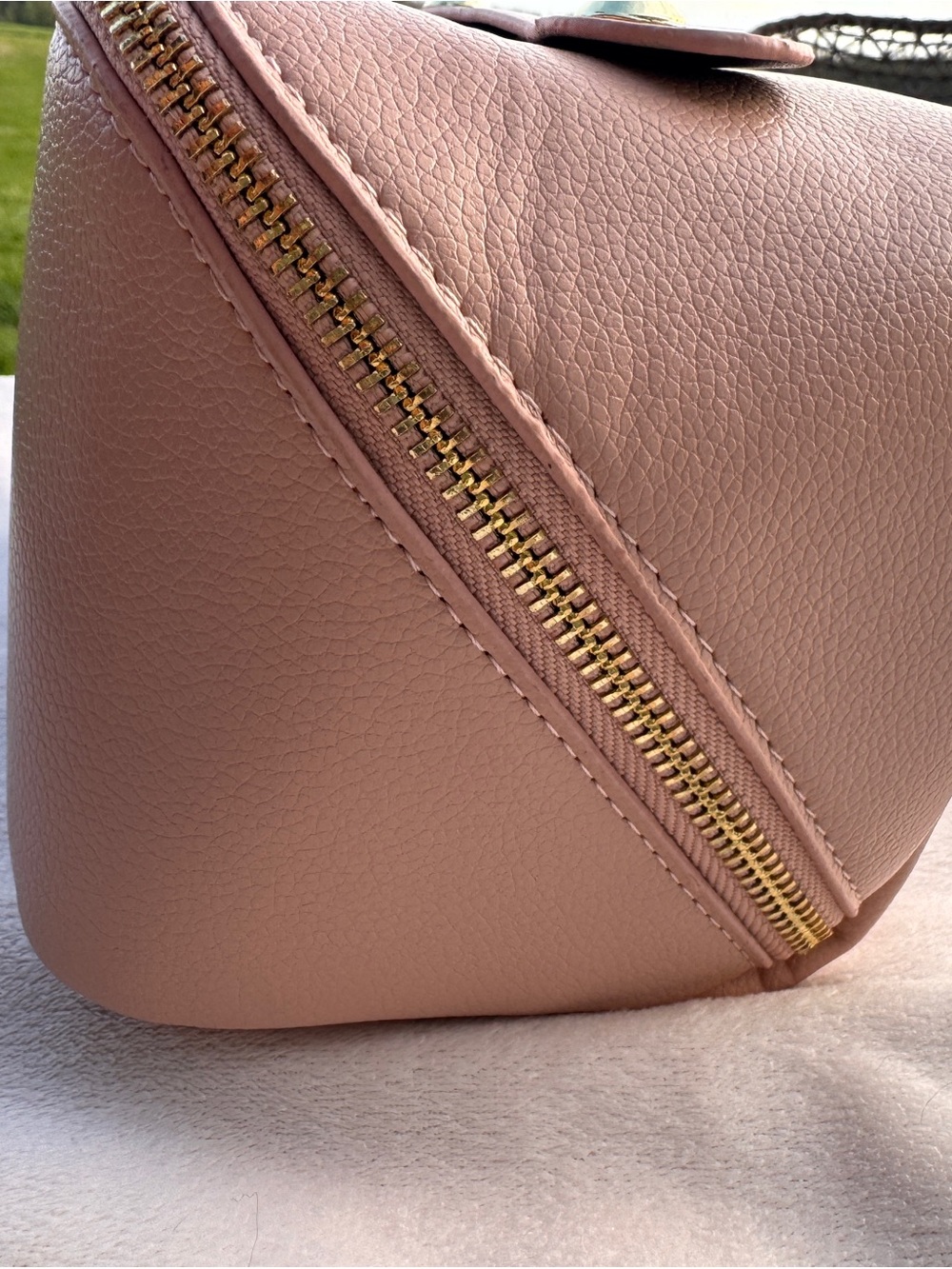 CHANEL Pink Quilted CC Leather Cosmetic Pouch with Gold Zipper - Picture 6 of 11
